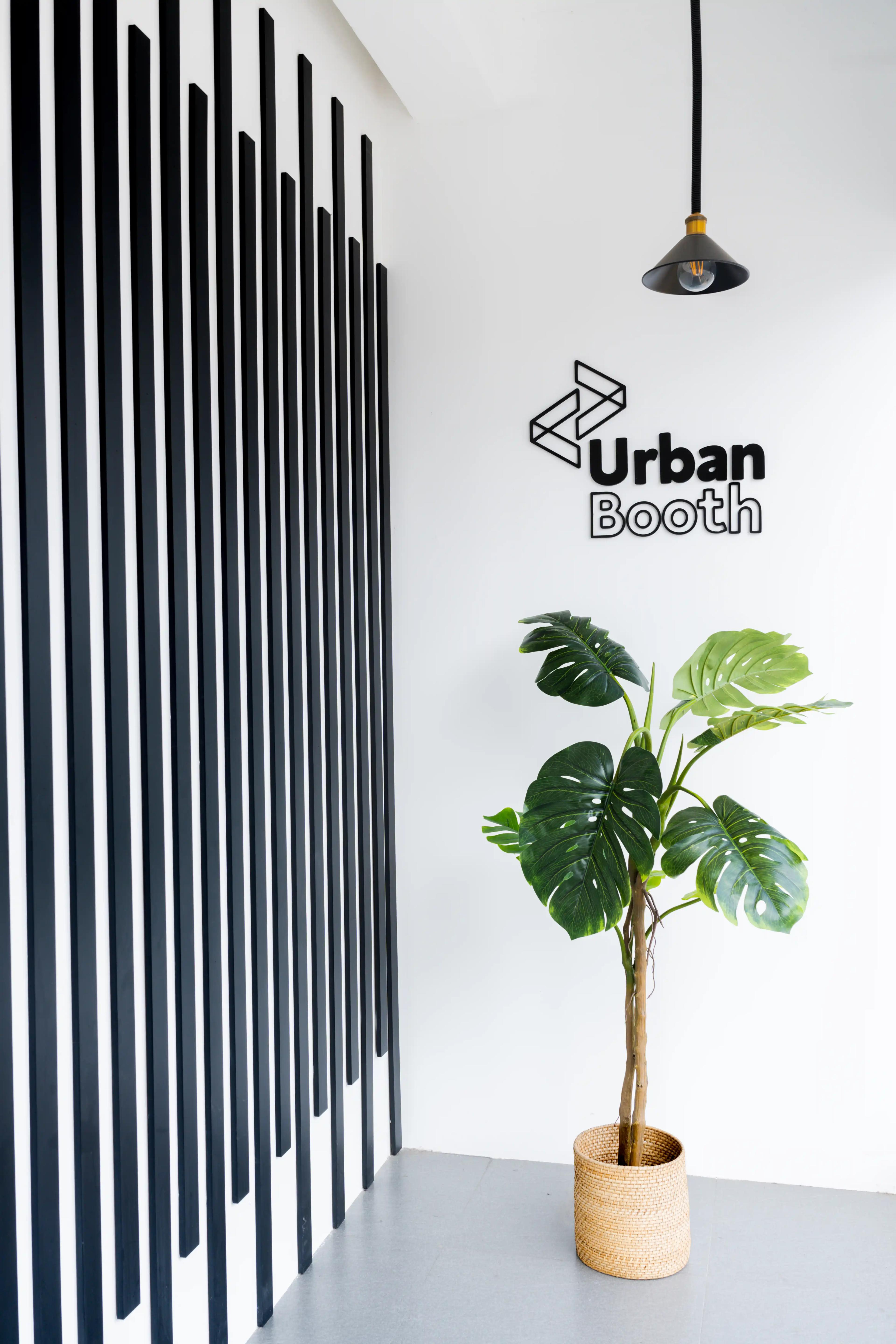 Studio — equipment 10 by UrbanBooth