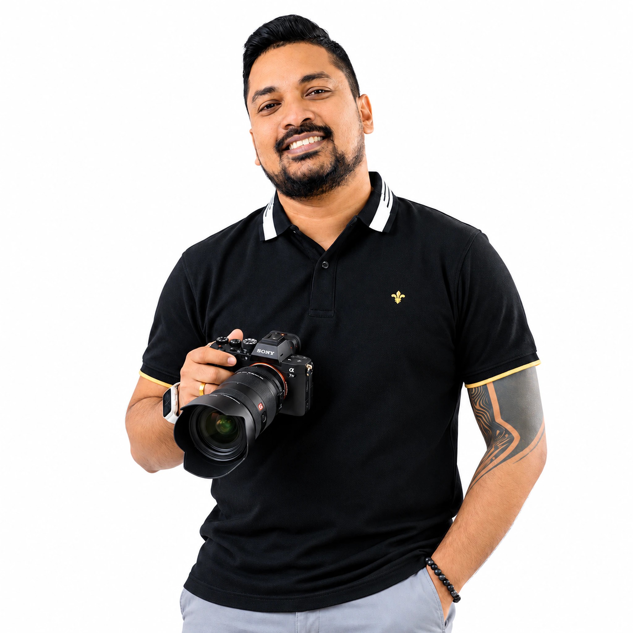 Buthmal Uyanahewa holding a professional camera